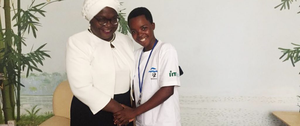 Falina Rodgers (t.h.) tillsammans med dr. Tukiya Mabuya vid African Girls' Summit on Ending Child Marriage. Foto: IM Swedish Development Partner Southern Africa