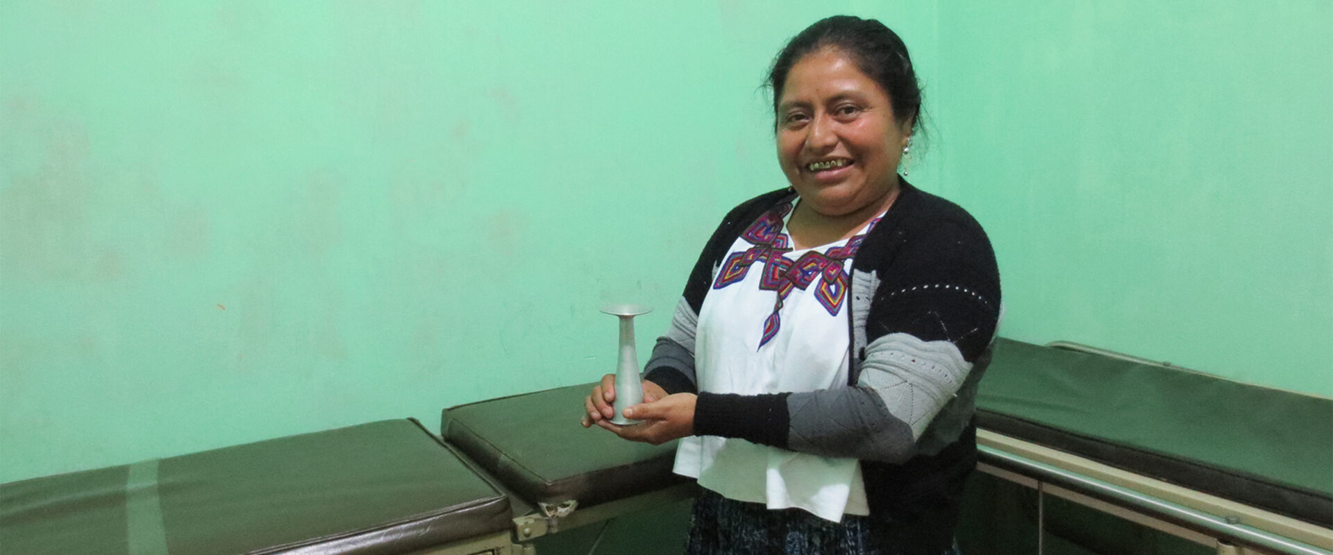 Doña Telma jobbar för att stärka barnmorskors ställning och göra förlossningar säkrare.