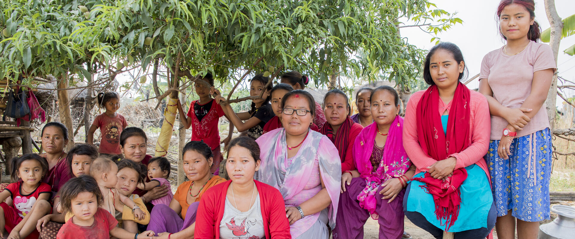 Damanti Sara Rana (i glasögon) har som första kvinna blivit invald i Nayabastis kommunfullmäktige. Foto: Malin Kihlström / IM.