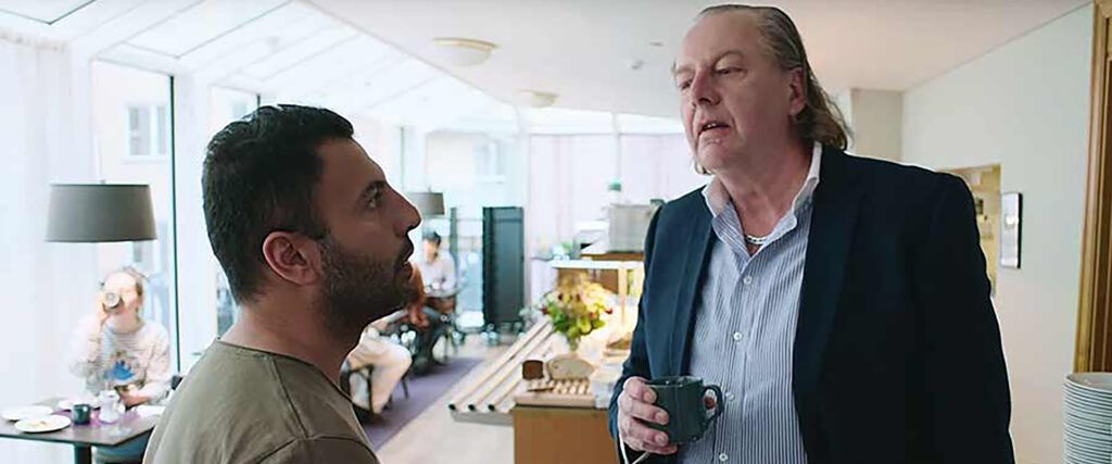 En scen tagen ur filmen ”Färgblind - en film om vardagsrasism”