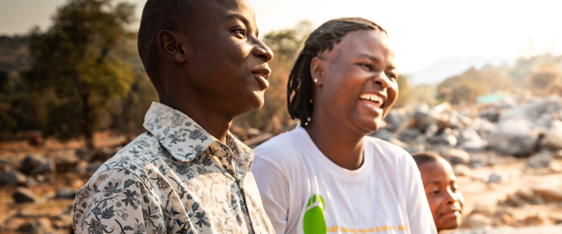Takemore Mufuya, med sönerna Tonderai Tashiri, 16 år, och Brain Tashiri, 10 år, överlevde Idai och försöker hitta hoppet igen. Foto: Erik Töner / IM.