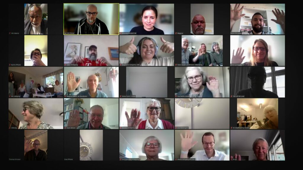 Ombuden syns vinka från sina datorskärmar.